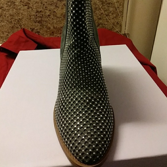 Shoes - Picture 2 of 3